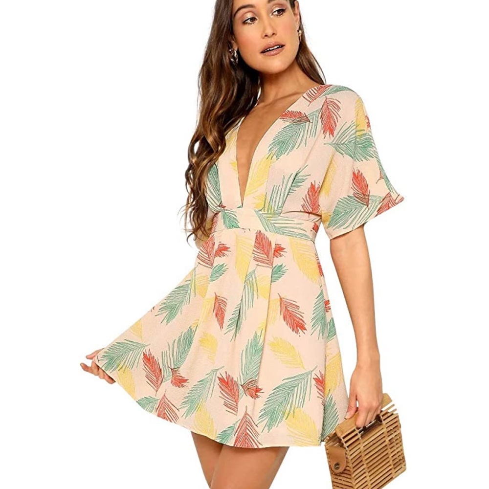 ✨HP✨FLOERNS Tropical Floral Plunging V Neck Open Back Summer Short Dress…